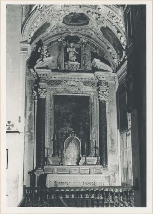 décor de la chapelle de la Vierge médiatrice : autel, retable, statue : l'Enfant Jésus portant sa croix, tableau : Vierge à l'Enfant entourée de saints, voûte : la Visitation, le Couronnement de la Vierge - © Ministère de la Culture (France), Médiathèque du patrimoine et de la photographie, diffusion GrandPalaisRmn Photo