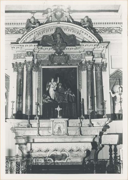autel, retable, 3 gradins d'autel, statues, tableau : Saint Pierre délivré par l'ange (maître-autel) - © Ministère de la Culture (France), Médiathèque du patrimoine et de la photographie, diffusion GrandPalaisRmn Photo