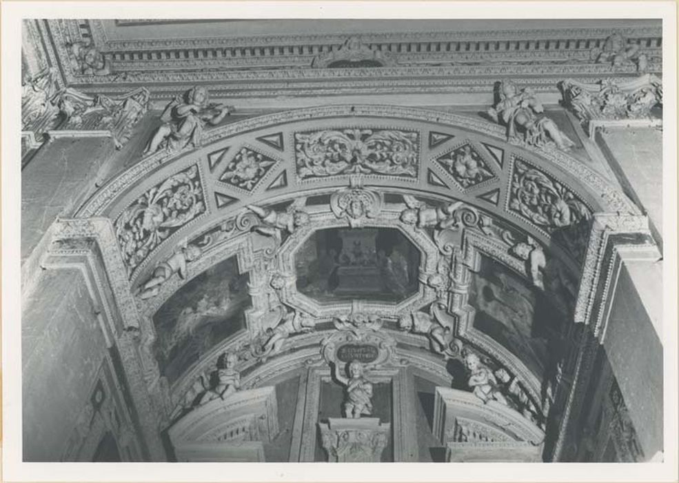 autel retable de la chapelle de la Nativité, 4 tableaux : l'Adoration des Mages, l'Adoration des bergers, la Circoncision - © Ministère de la Culture (France), Médiathèque du patrimoine et de la photographie, diffusion GrandPalaisRmn Photo