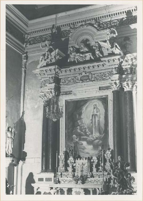 autel et retable de la chapelle du Carmel, gradins d'autel, tabernacle, groupe sculpté : la Vierge de Pitié et des anges - © Ministère de la Culture (France), Médiathèque du patrimoine et de la photographie, diffusion GrandPalaisRmn Photo