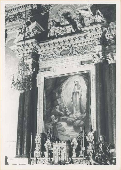 autel et retable de la chapelle du Carmel, gradins d'autel, tabernacle, groupe sculpté : la Vierge de Pitié et des anges - © Ministère de la Culture (France), Médiathèque du patrimoine et de la photographie, diffusion GrandPalaisRmn Photo