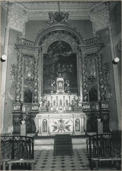 autel, retable, tabernacle, 3 gradins, 3 tableaux : la Visitation, l'Annonciation, la Nativité, statuettes : Saint Jean l'évangéliste, Saint évêque, Ecce Homo, Apôtres, Saint Dominique, Sainte Catherine de Sienne (maître-autel) - © Ministère de la Culture (France), Médiathèque du patrimoine et de la photographie, diffusion GrandPalaisRmn Photo