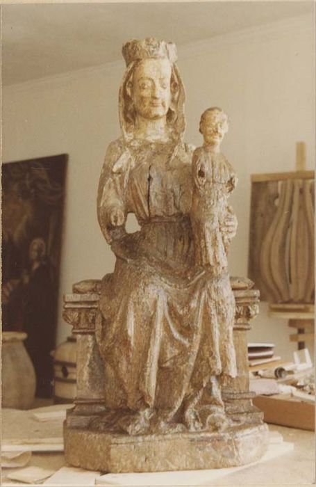 statue : Vierge à l'Enfant assise