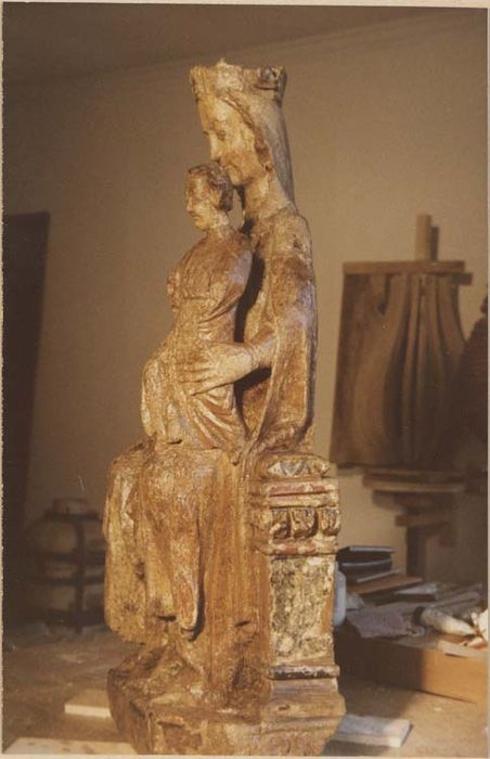 statue : Vierge à l'Enfant assise