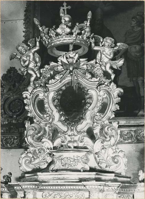 autel, gradins d'autel, tabernacle, exposition, retable (contre-table), 6 chandeliers (maître-autel)