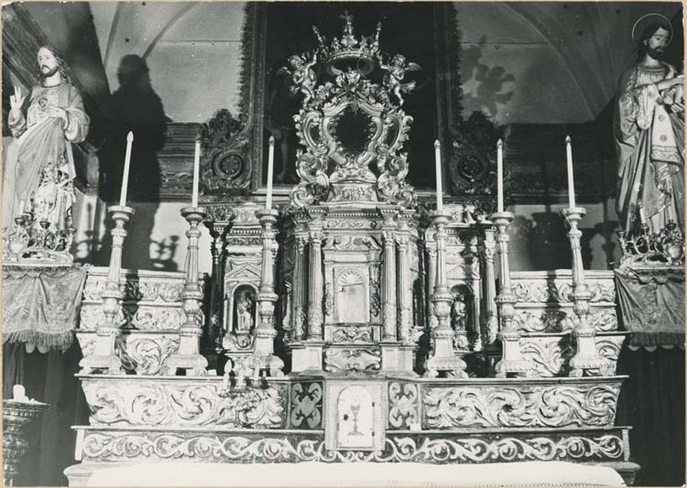 autel, gradins d'autel, tabernacle, exposition, retable (contre-table), 6 chandeliers (maître-autel)