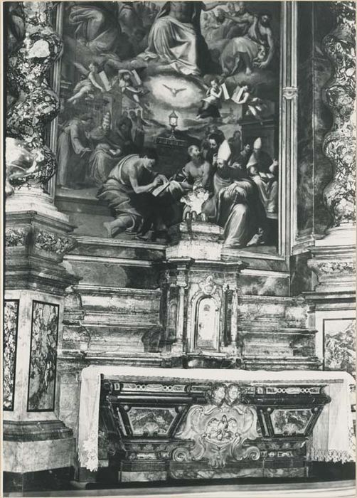 autel de la chapelle du saint sacrement, tabernacle, gradins d'autel