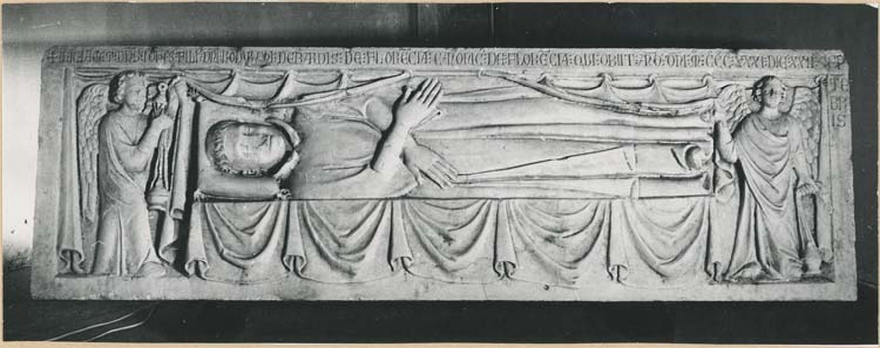 dalle funéraire : gisant de Jean Bardi, chanoine de Florence - © Ministère de la Culture (France), Médiathèque du patrimoine et de la photographie, diffusion GrandPalaisRmn Photo