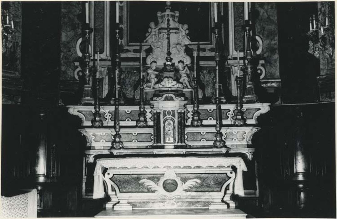 autel, 2 gradins, tabernacle et exposition (maître-autel) - © Ministère de la Culture (France), Médiathèque du patrimoine et de la photographie, diffusion GrandPalaisRmn Photo