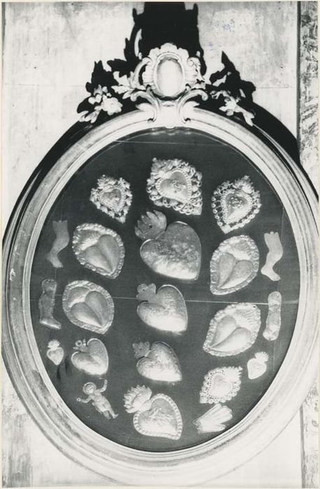 ex-voto : coeurs, jambes, main, effigie de fillette - © Ministère de la Culture (France), Médiathèque du patrimoine et de la photographie, diffusion GrandPalaisRmn Photo