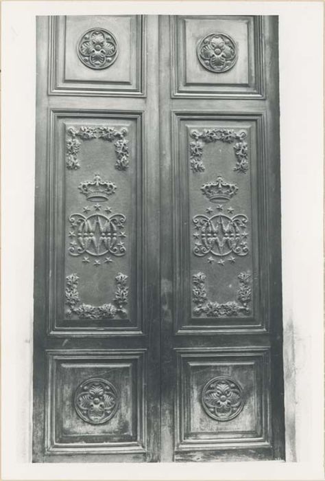 porte de la façade principale