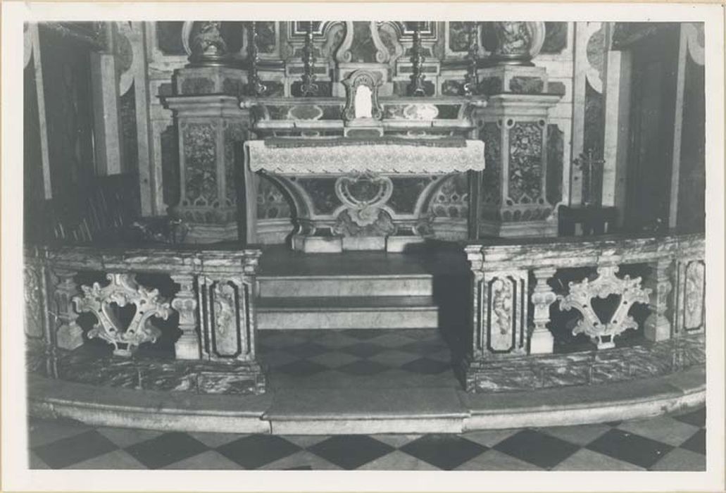 autel et retable de la chapelle du Carmel, statue : Vierge à l'Enfant, clôture