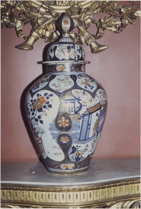 six vases à fleurs d'Imari - © Ministère de la Culture (France), Médiathèque du patrimoine et de la photographie, diffusion GrandPalaisRmn Photo