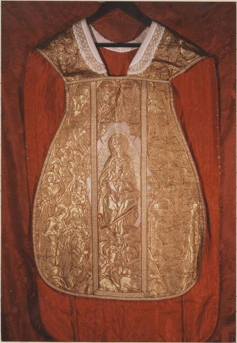 chasuble et 4 accessoires