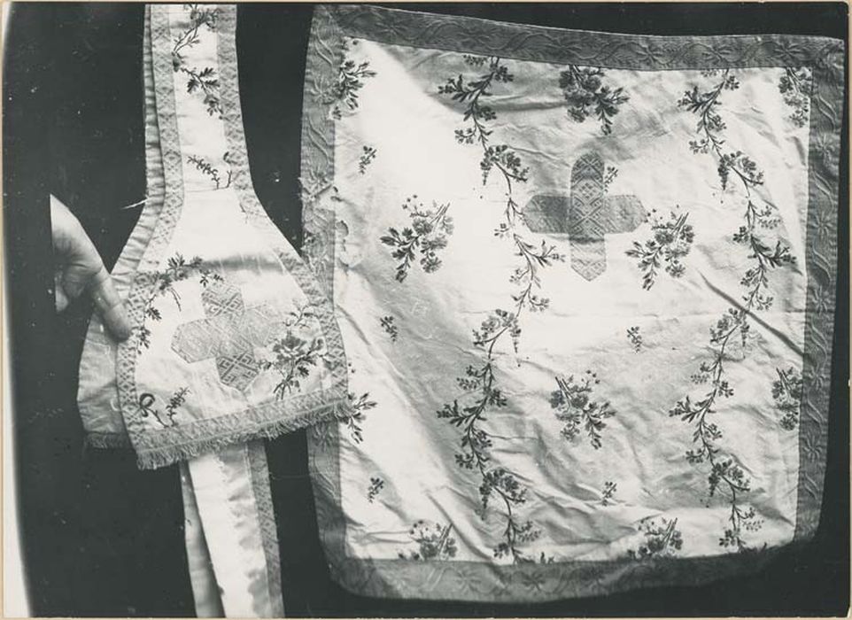 chasuble et ses accessoires