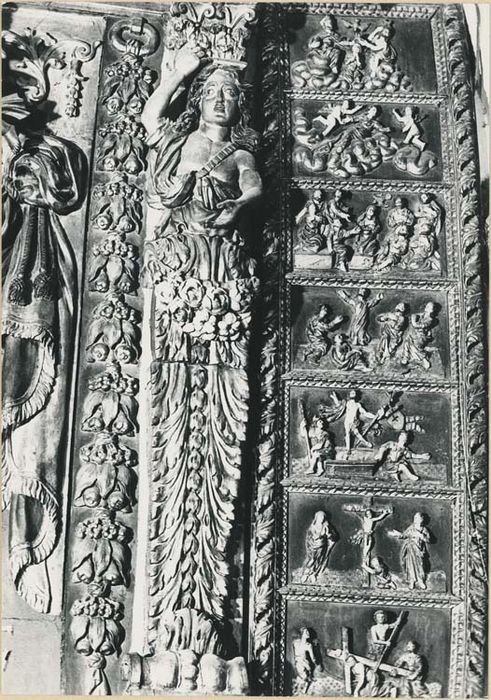 autel et retable de la Vierge-du-Rosaire, tabernacle, gradin, statue : Vierge à l'Enfant, cadre, 2 tableaux : les Mystères du Rosaire - © Ministère de la Culture (France), Médiathèque du patrimoine et de la photographie, diffusion GrandPalaisRmn Photo