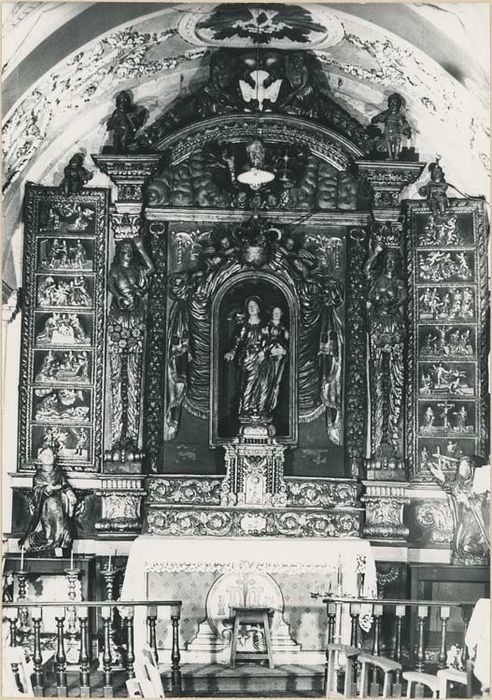 autel et retable de la Vierge-du-Rosaire, tabernacle, gradin, statue : Vierge à l'Enfant, cadre, 2 tableaux : les Mystères du Rosaire - © Ministère de la Culture (France), Médiathèque du patrimoine et de la photographie, diffusion GrandPalaisRmn Photo