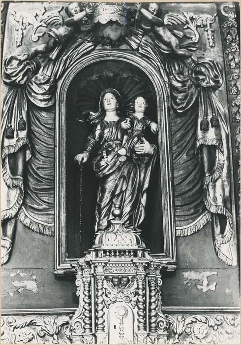 autel et retable de la Vierge-du-Rosaire, tabernacle, gradin, statue : Vierge à l'Enfant, cadre, 2 tableaux : les Mystères du Rosaire - © Ministère de la Culture (France), Médiathèque du patrimoine et de la photographie, diffusion GrandPalaisRmn Photo