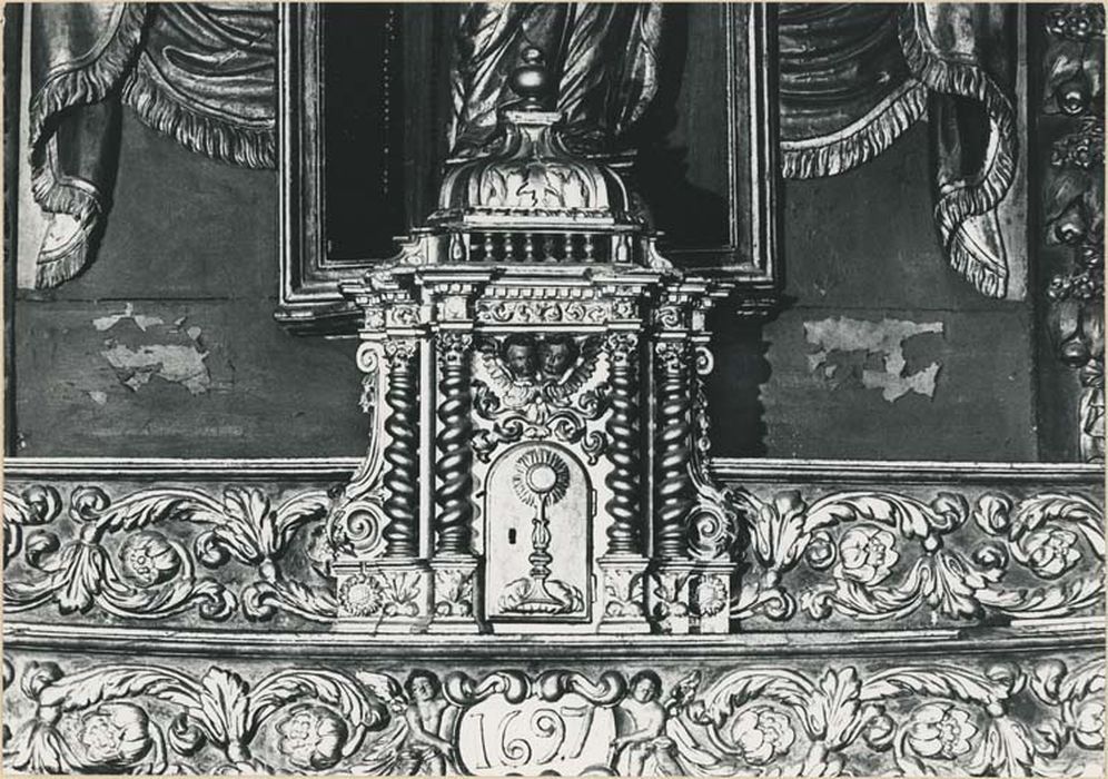 autel et retable de la Vierge-du-Rosaire, tabernacle, gradin, statue : Vierge à l'Enfant, cadre, 2 tableaux : les Mystères du Rosaire