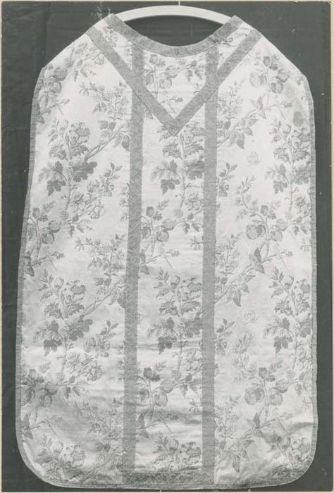 Chasuble, manipule, bourse, voile