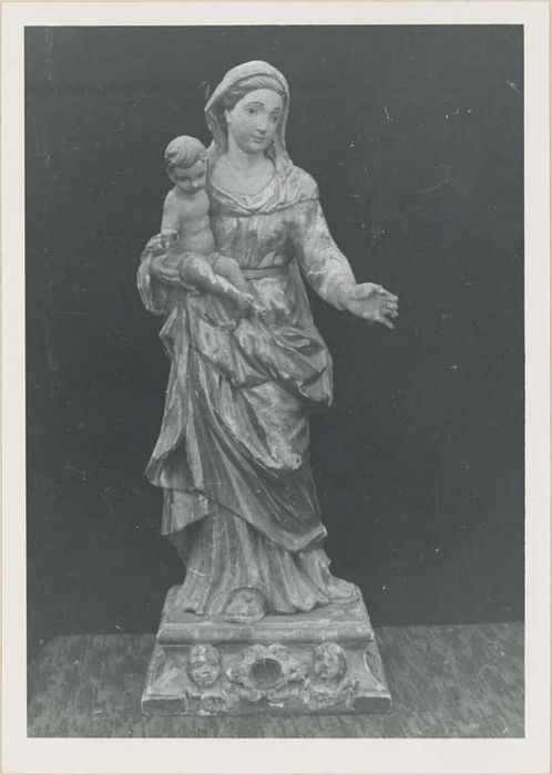 statue : Vierge à l'Enfant