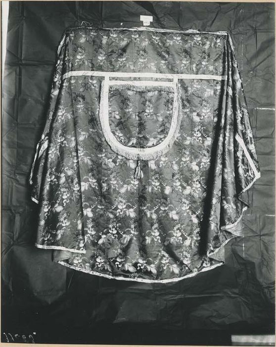 chape, chasuble, 2 dalmatiques, dais de procession, exposition (ornement) - © Ministère de la Culture (France), Médiathèque du patrimoine et de la photographie, diffusion GrandPalaisRmn Photo