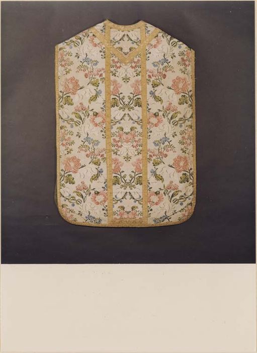 chape, chasuble, 2 dalmatiques, dais de procession, exposition (ornement)