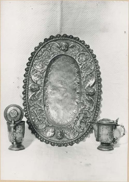 2 burettes, plateau à burettes - © Ministère de la Culture (France), Médiathèque du patrimoine et de la photographie, diffusion GrandPalaisRmn Photo
