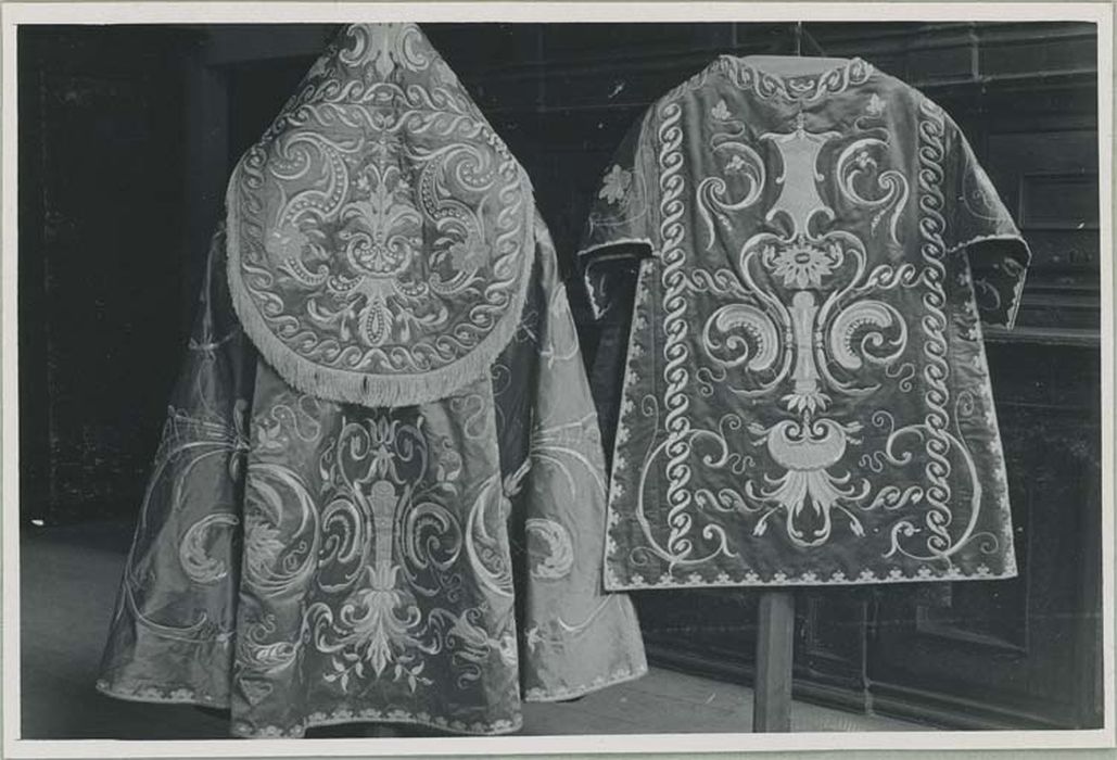 3 chapes, 2 dalmatiques, chasuble (ornement) - © Ministère de la Culture (France), Médiathèque du patrimoine et de la photographie, diffusion GrandPalaisRmn Photo