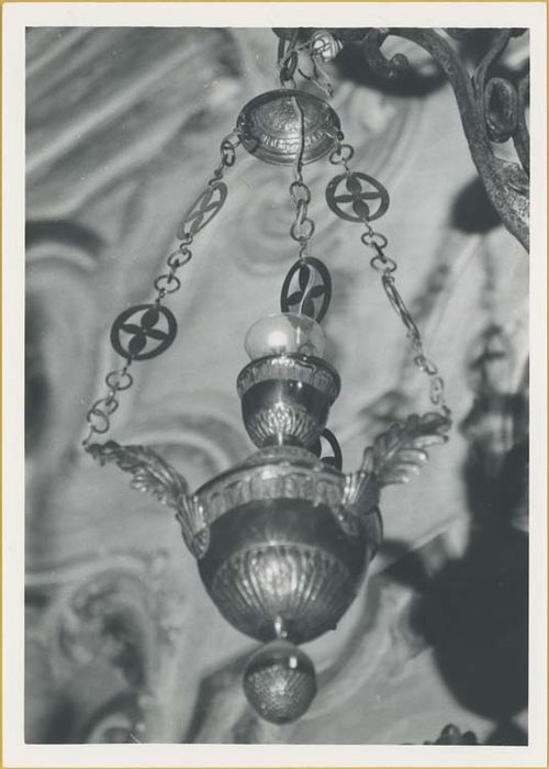 lampe de sanctuaire avec console de suspension - © Ministère de la Culture (France), Médiathèque du patrimoine et de la photographie, diffusion GrandPalaisRmn Photo