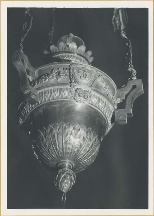 lampe de sanctuaire avec console de suspension - © Ministère de la Culture (France), Médiathèque du patrimoine et de la photographie, diffusion GrandPalaisRmn Photo