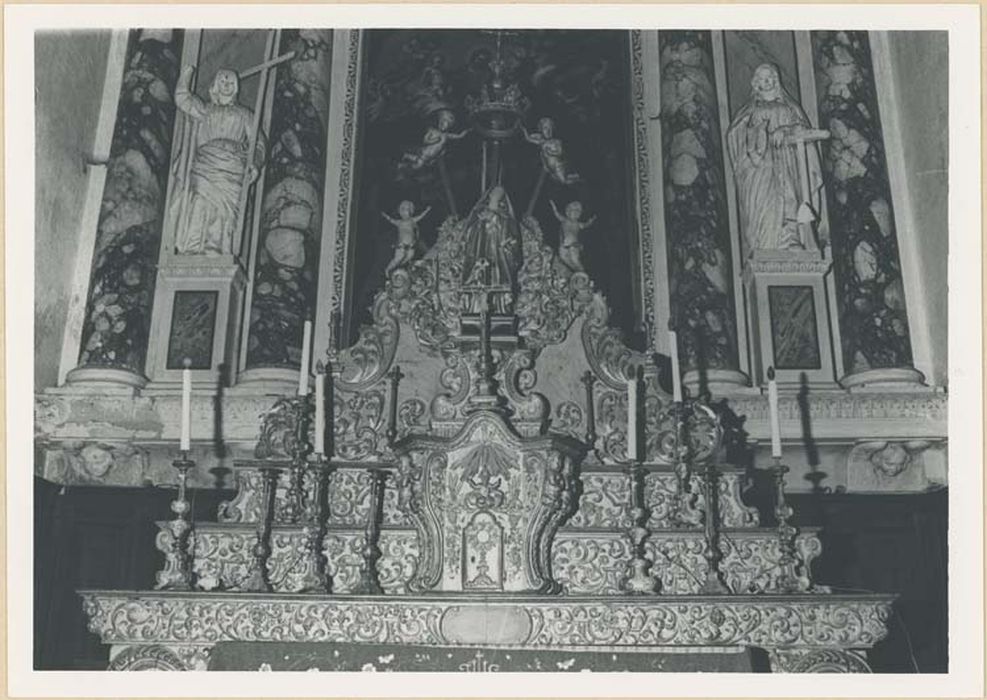 autel, retable, tableau, tabernacle, exposition, 8 chandeliers, croix d'autel : l'Apparition de la Vierge à Saint-Jacques (maître-autel) - © Ministère de la Culture (France), Médiathèque du patrimoine et de la photographie, diffusion GrandPalaisRmn Photo