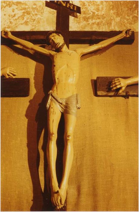 Statue : Christ en croix