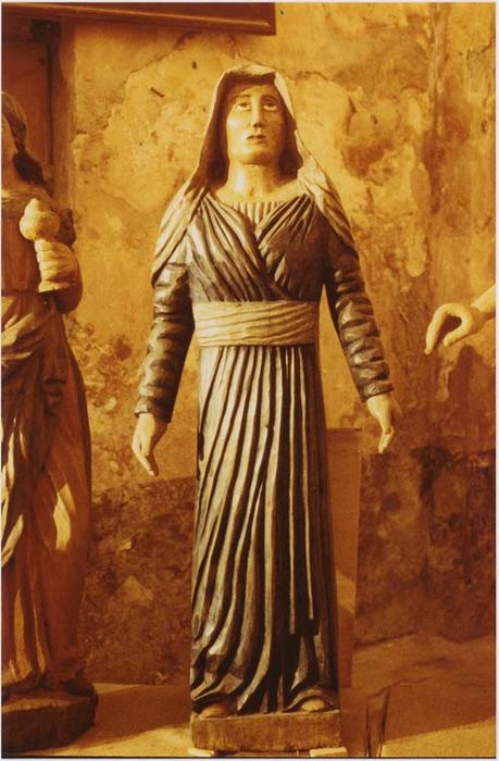 Statue : la Vierge au pied du calvaire