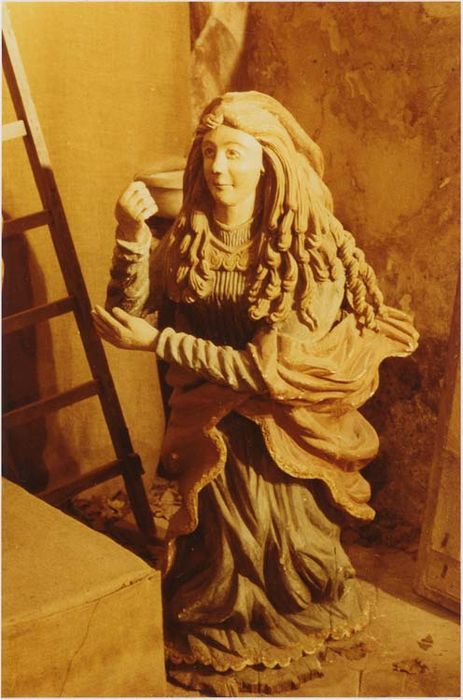 Statue : Sainte femme au calvaire