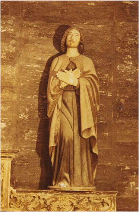 groupe sculpté : Christ en croix entre la Vierge et saint Jean