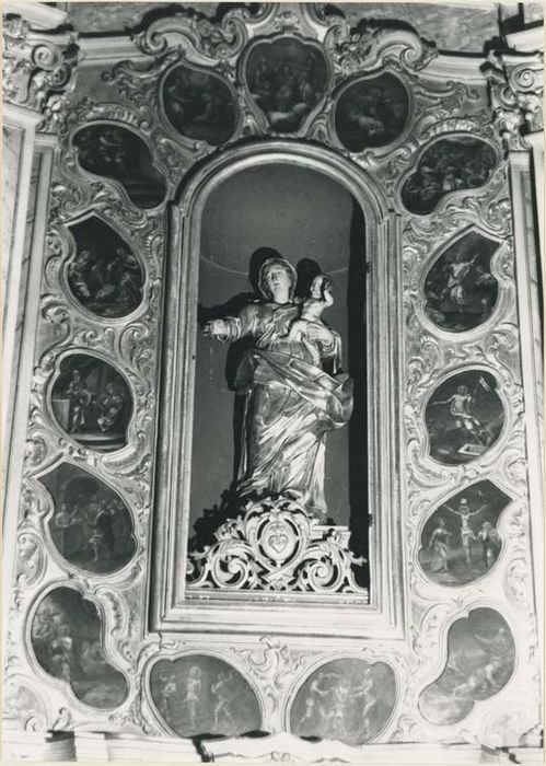 autel retable du Rosaire, 15 tableaux : les Mystères du Rosaire, statue : Vierge à l'Enfant