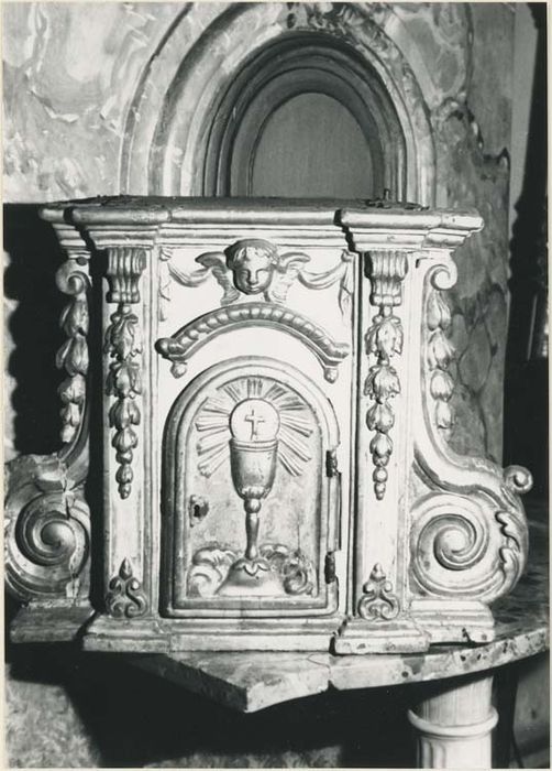 4 colonnes, 2 cadres, tabernacle (éléments de retable)