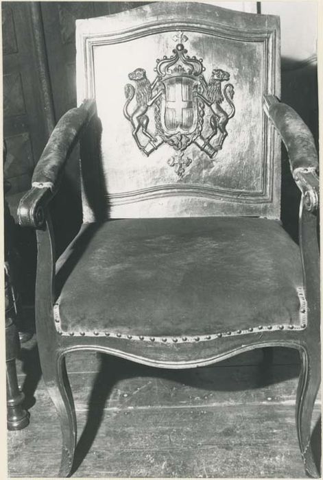 Fauteuil de célébrant aux armes de Savoie et collier de l'ordre de l'Annonciade