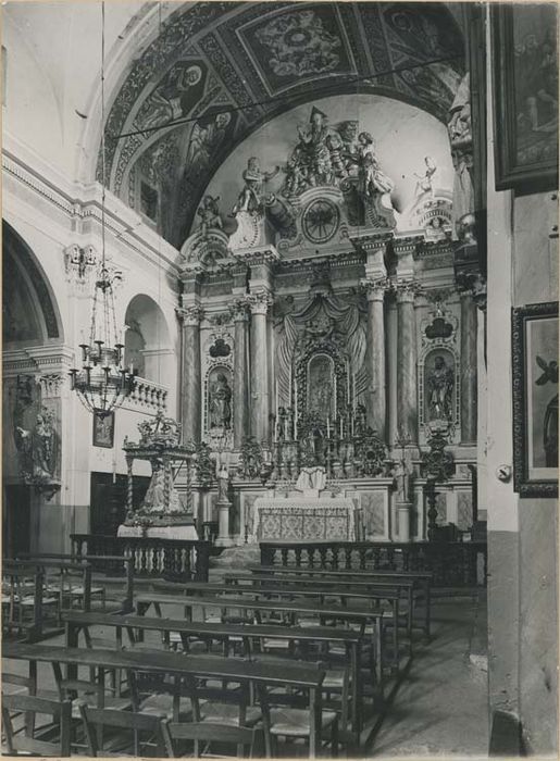 retable du Rosaire, tableau : le Christ au tombeau, canons d'autel et 2 chandeliers