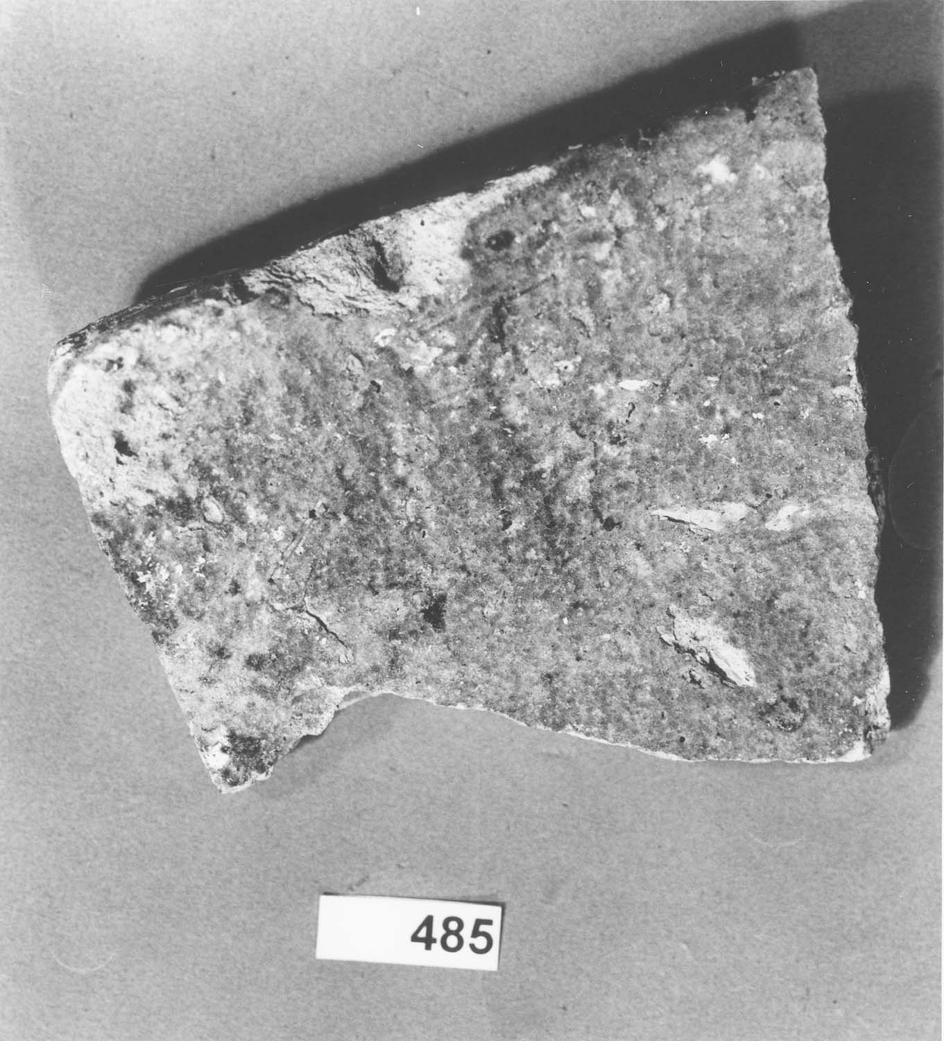 Fragment de tuile plate ancienne vernissée vert
