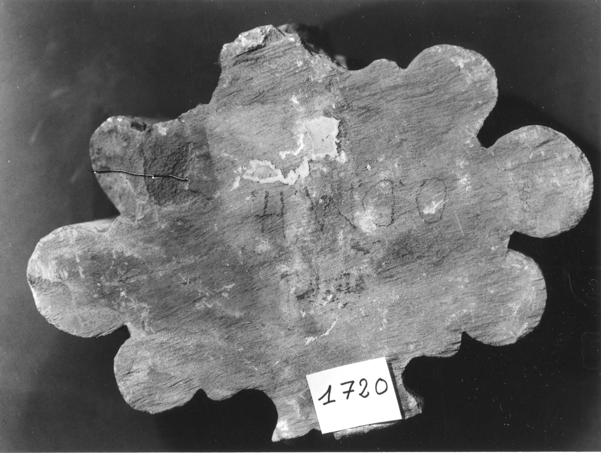 Meneau de fenêtre, fragment
