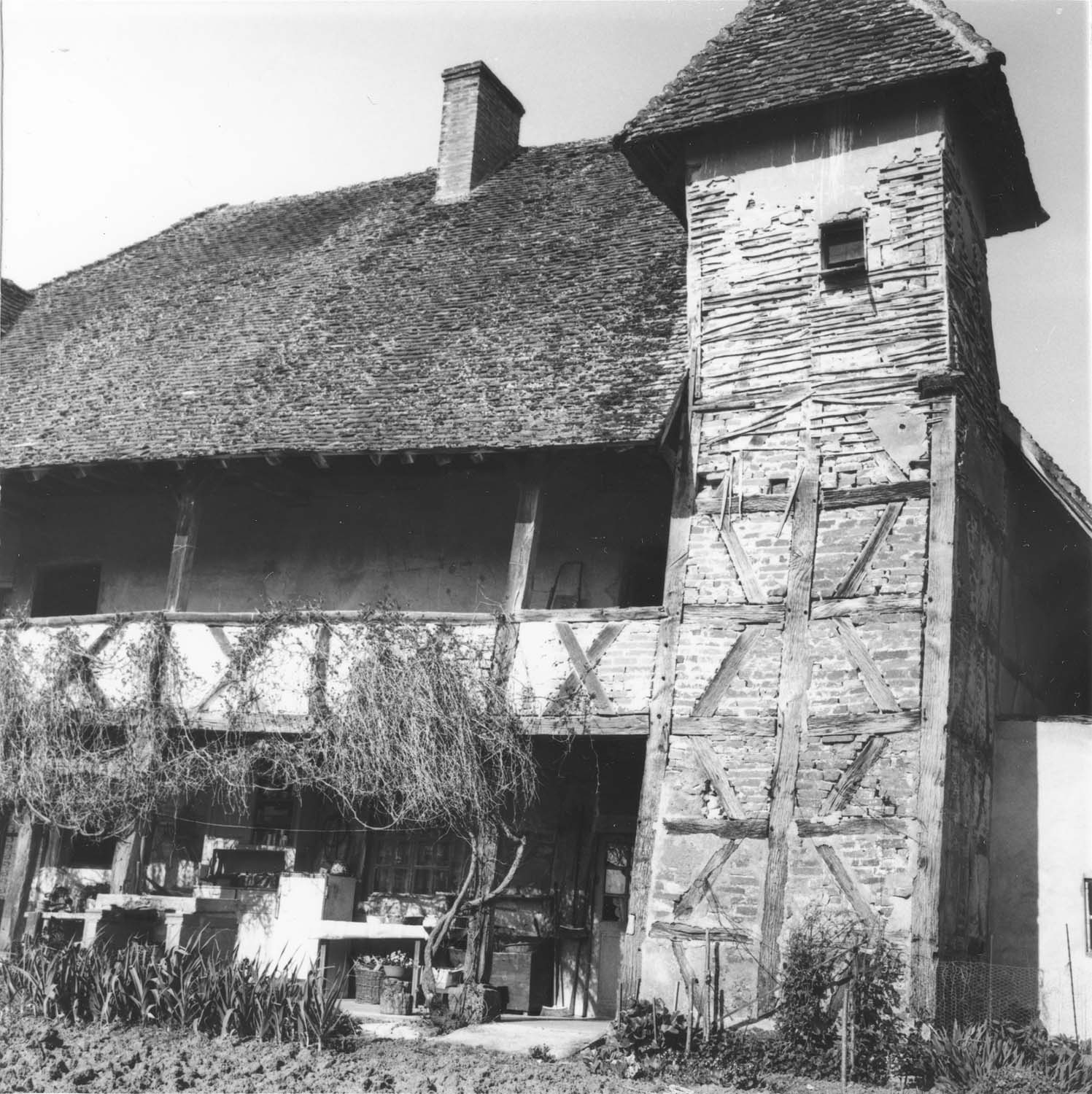 Façade est, partie nord ; construction à pans de bois