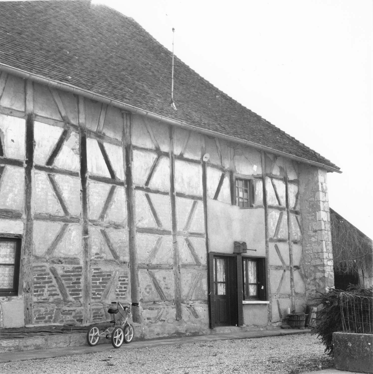 Façade ouest, partie sud ; construction à pans de bois