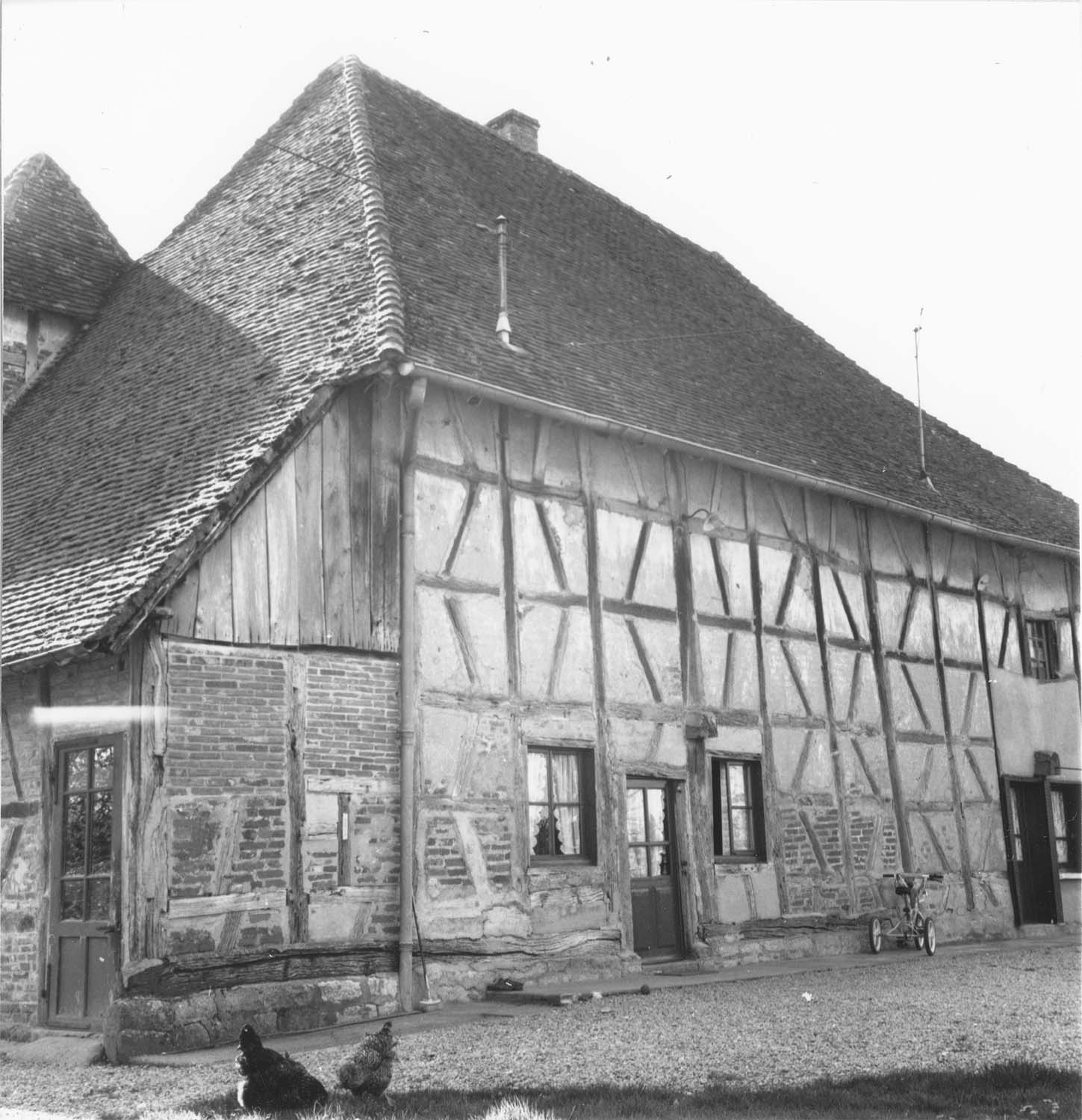 Façade ouest, partie nord ; construction à pans de bois