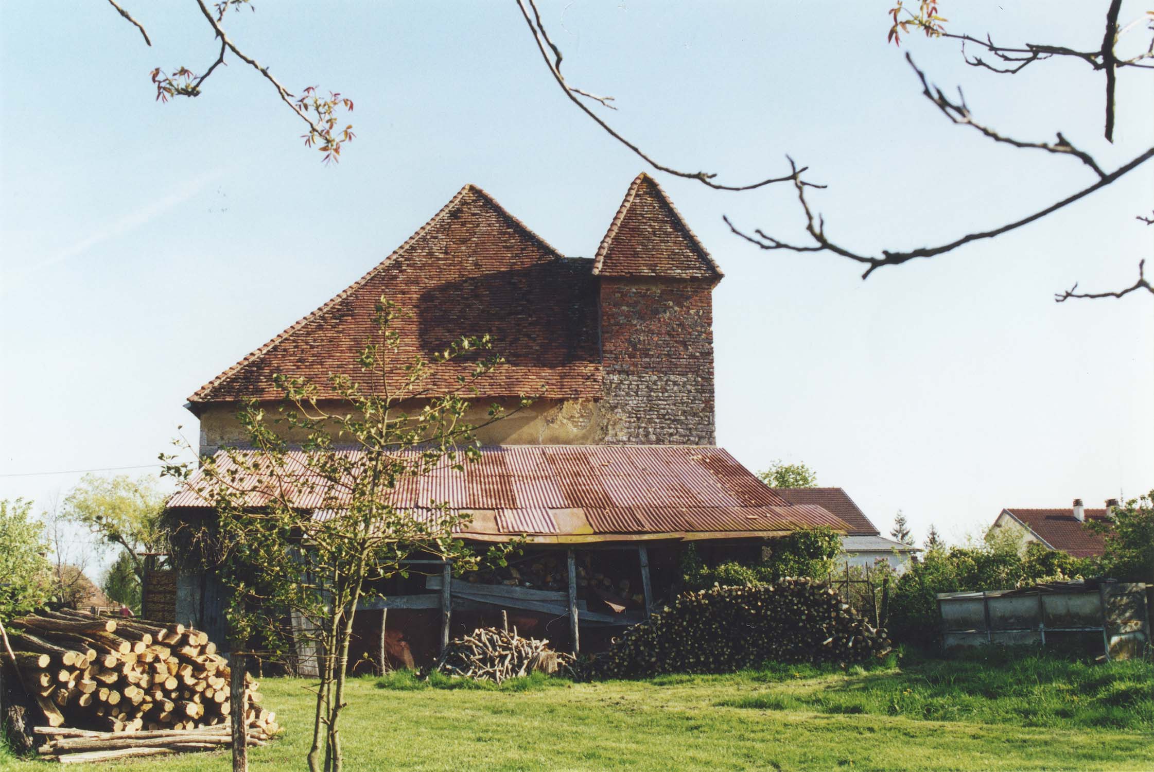 Croupe sud ; construction à pans de bois