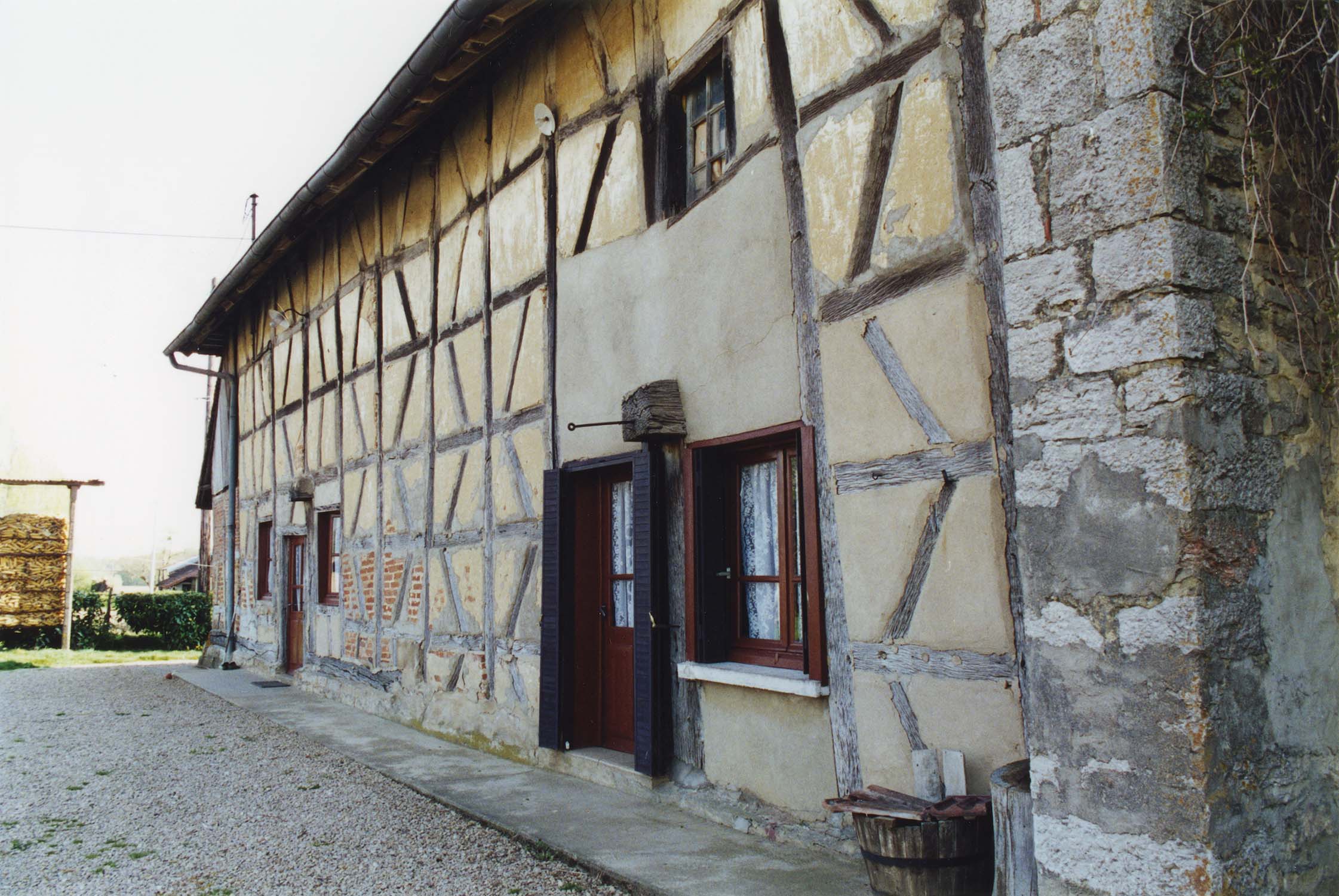 Façade ouest ; construction à pans de bois