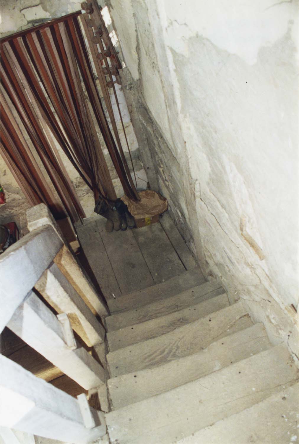 Escalier de charpente situé dans la tour nord-est, 2e volée