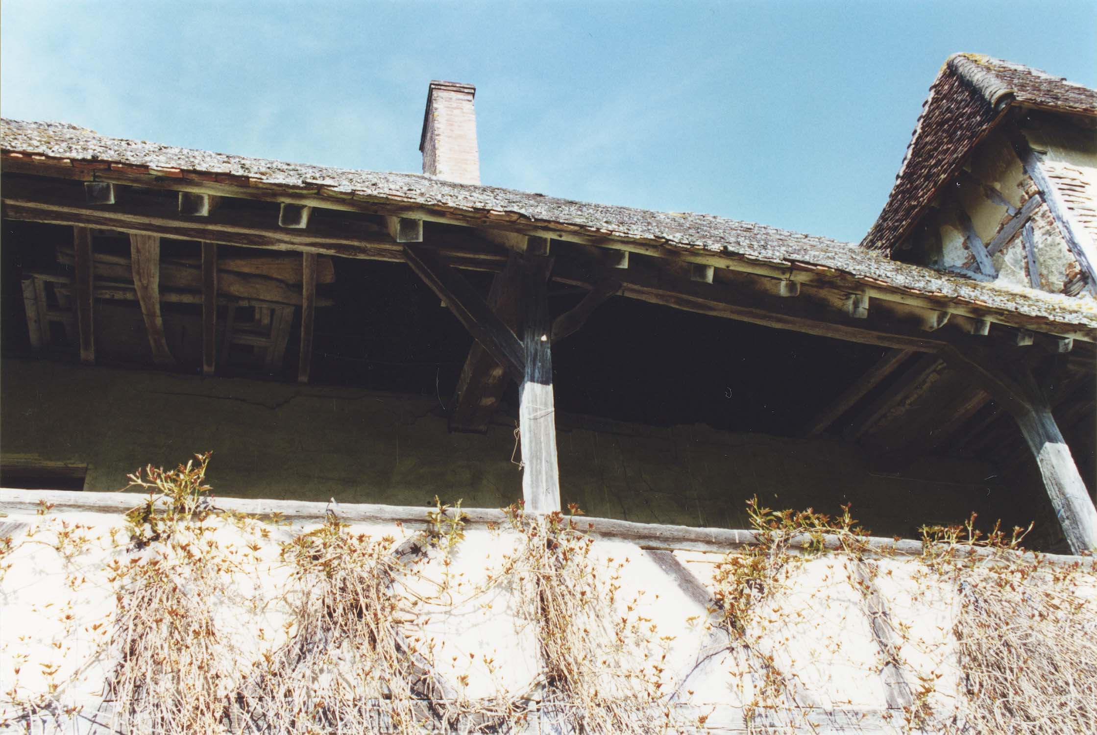 Galerie au 1er étage ; construction à pans de bois