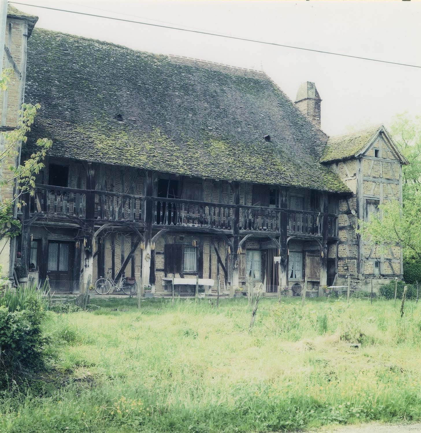 Façade antérieure est ; construction à pans de bois